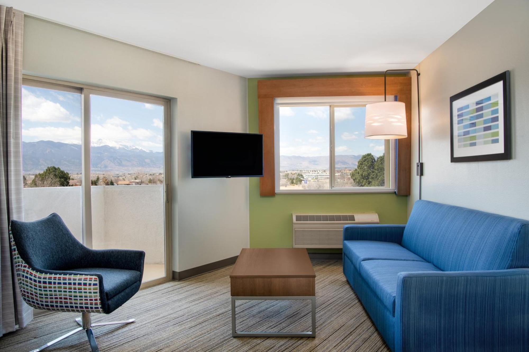 Holiday Inn Express & Suites Colorado Springs-Airport By Ihg Exterior foto